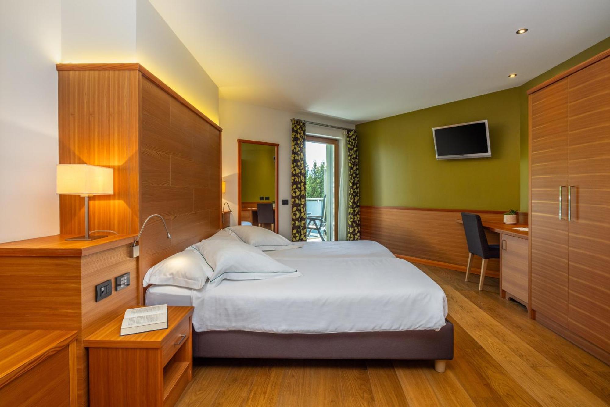 Viridis Hotel Revò Habitación foto