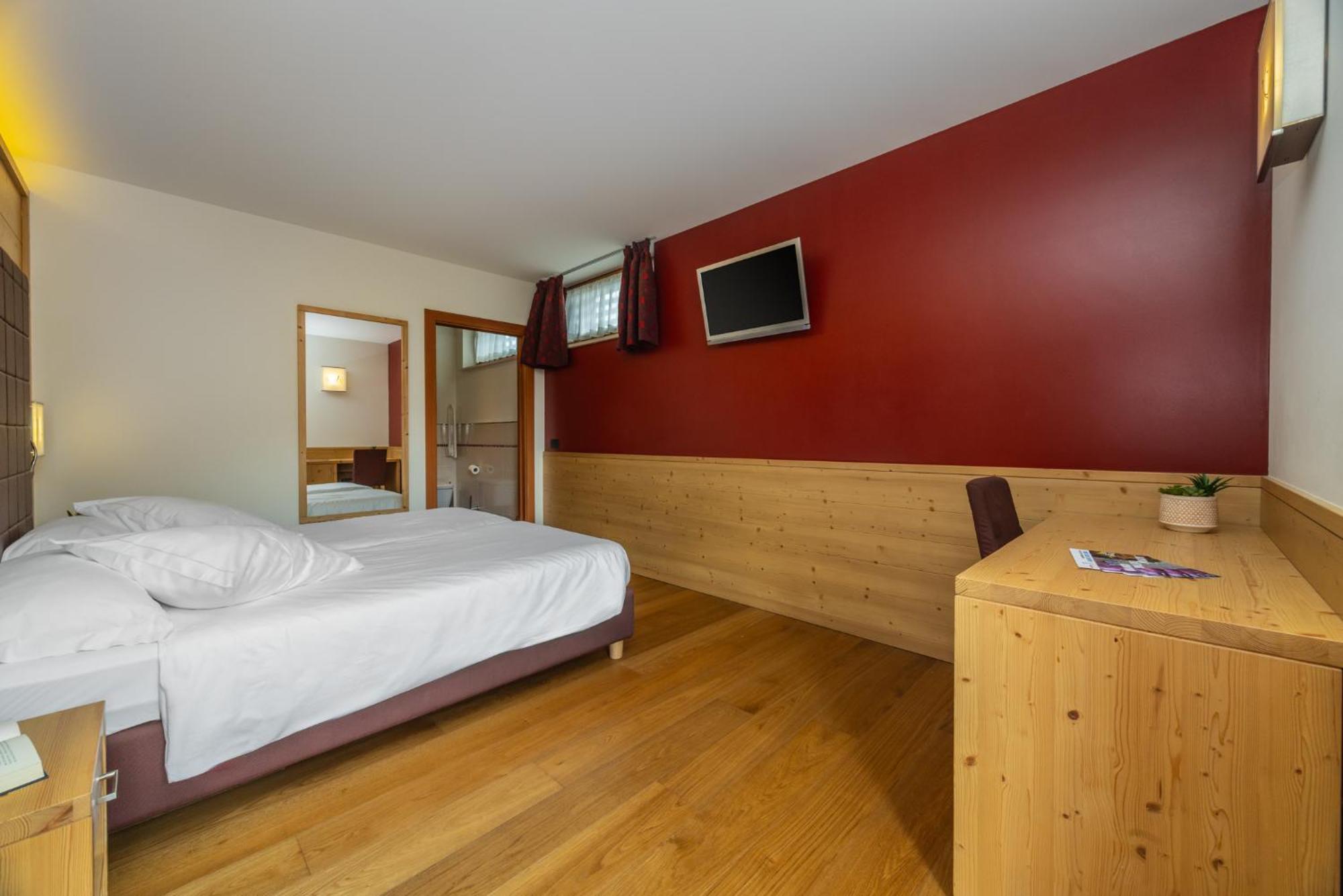Viridis Hotel Revò Habitación foto