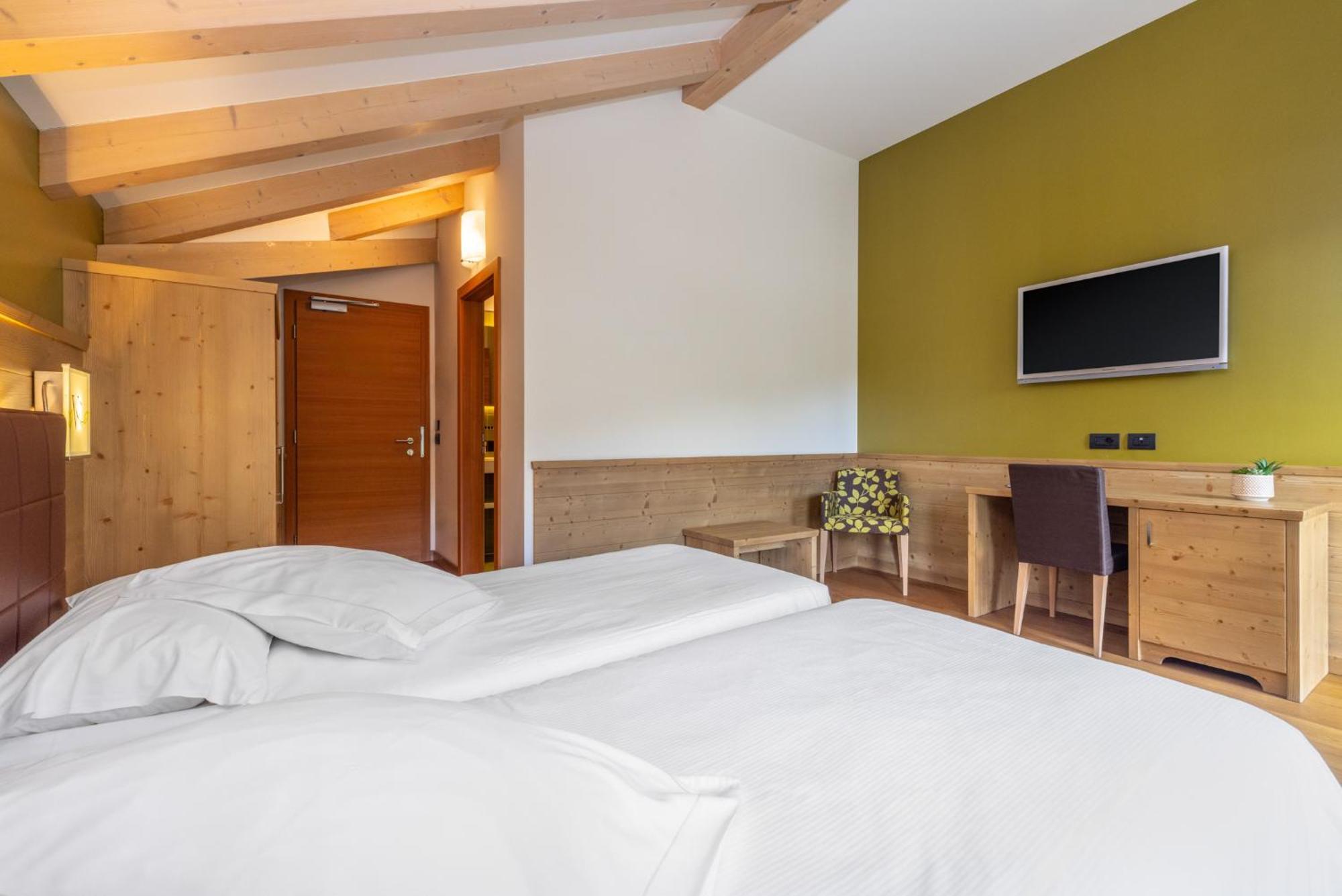 Viridis Hotel Revò Habitación foto